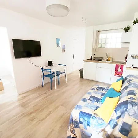 2 Pieces Avec Balcon, Clim Et Parking Au Port De *