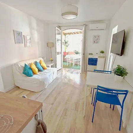 2 Pieces Avec Balcon, Clim Et Parking Au Port De * Hyères